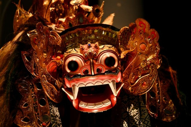 La Danza Sacra del Barong: Tradizione e Magia di Bali