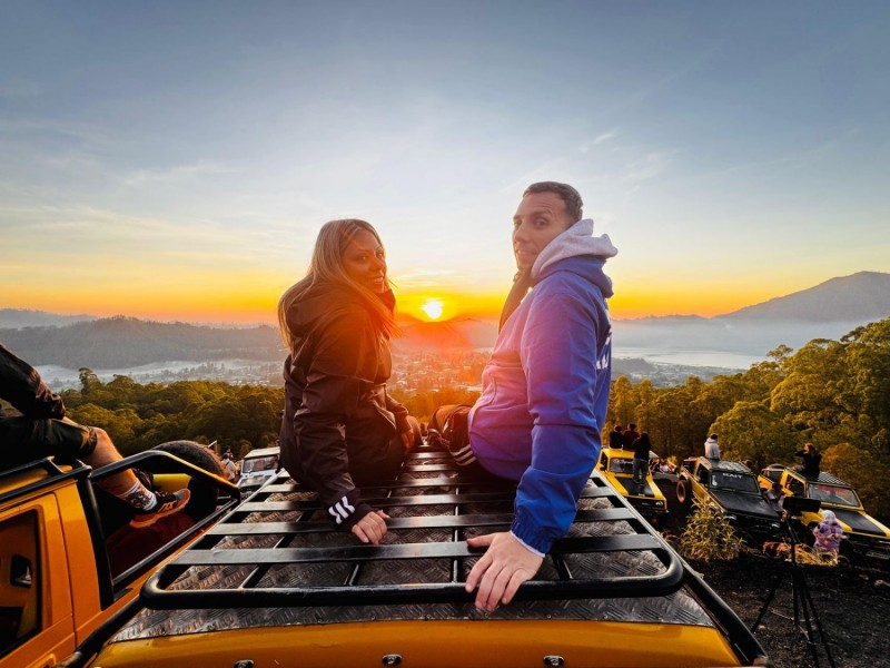 JEEP ALL'ALBA SUL MONTE BATUR